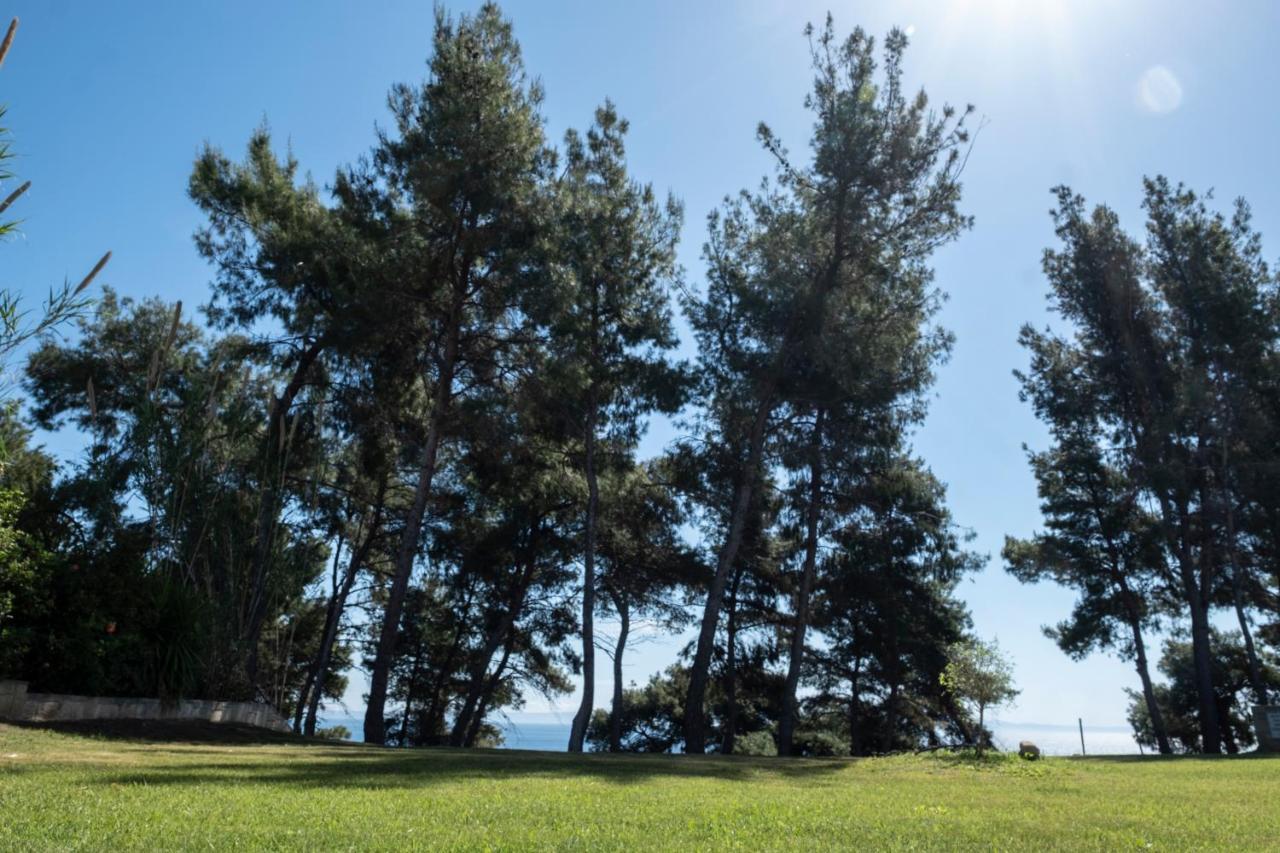 Country Inn Kallithea  エクステリア 写真