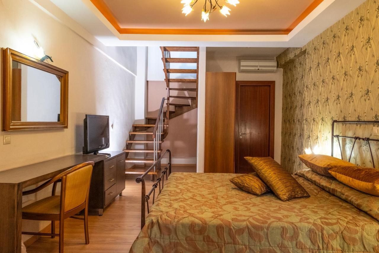 Country Inn Kallithea  エクステリア 写真