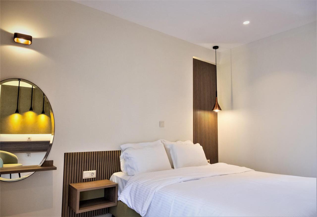 Country Inn Kallithea  エクステリア 写真