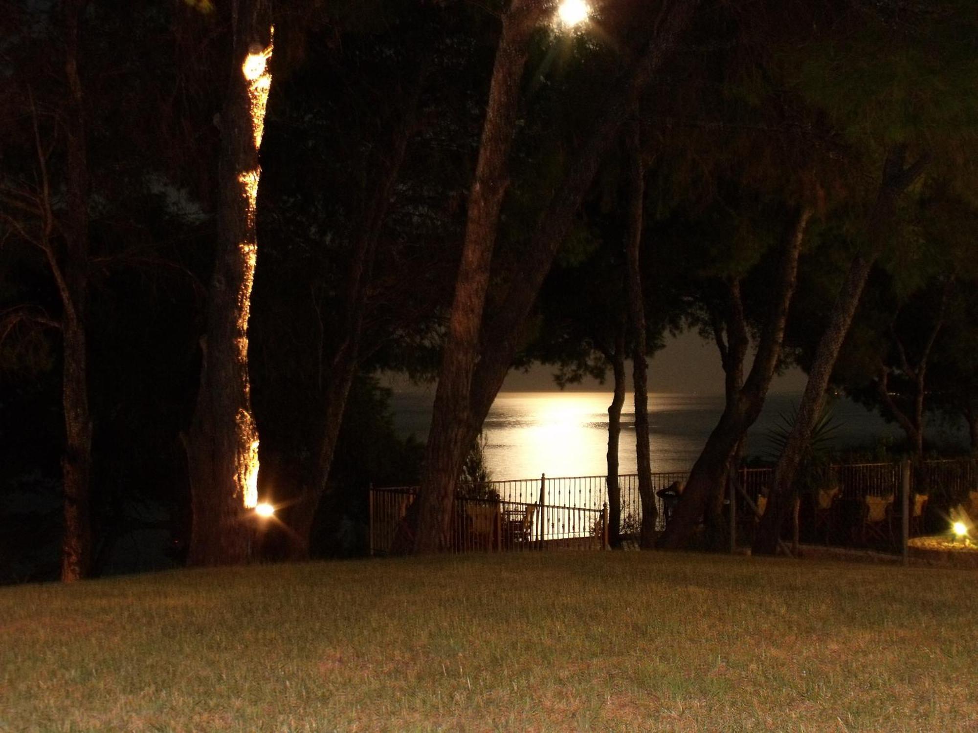 Country Inn Kallithea  エクステリア 写真