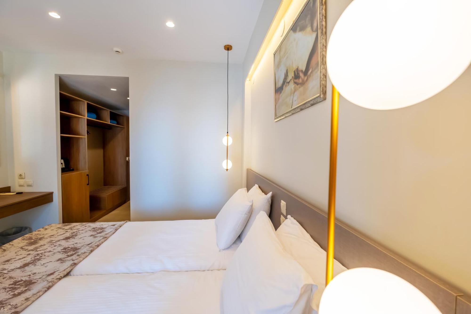 Country Inn Kallithea  エクステリア 写真